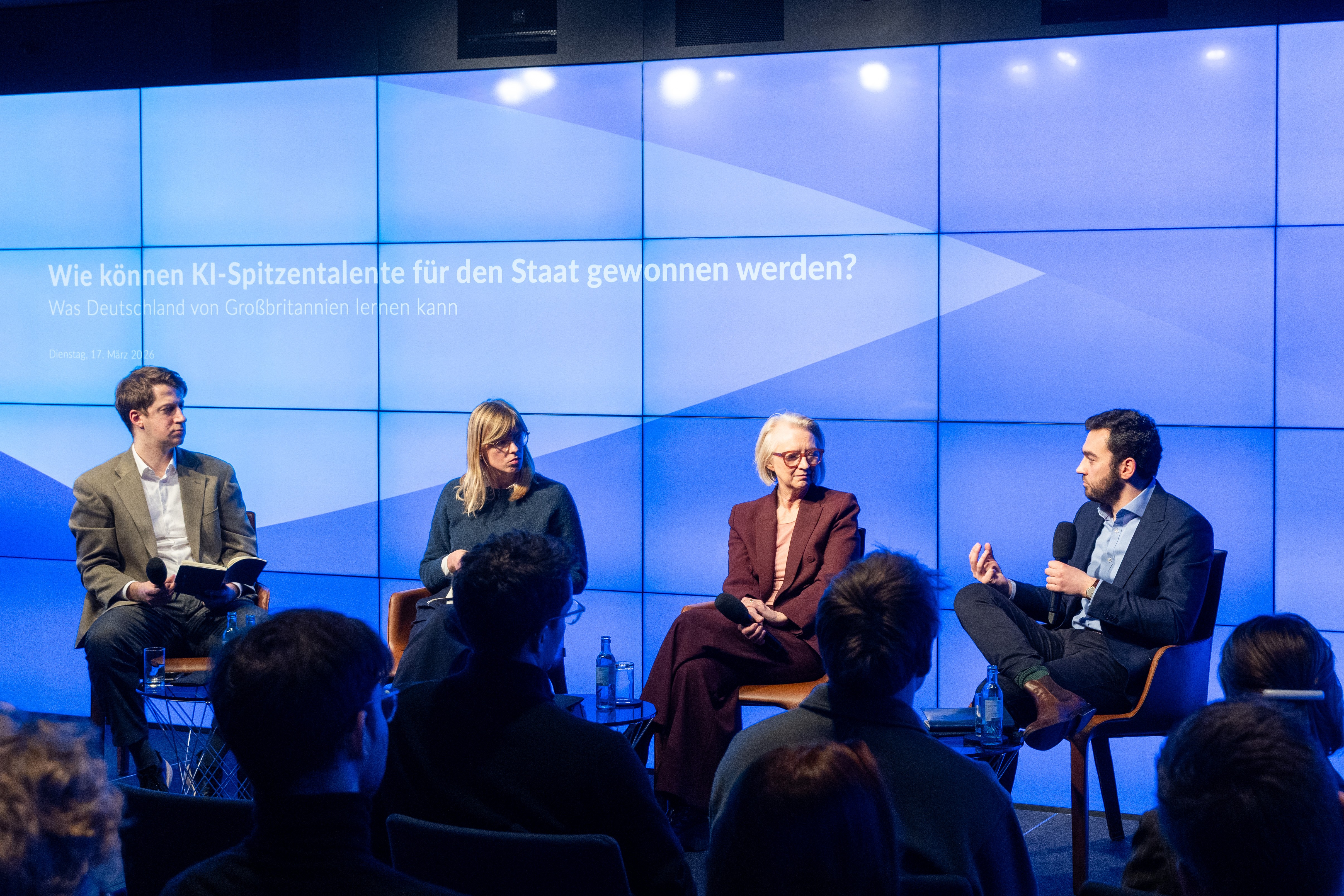Podiumsdiskussion KI-Spitzentalente für den Staat gewinnen – Was Deutschland von Großbritannien lernen kann